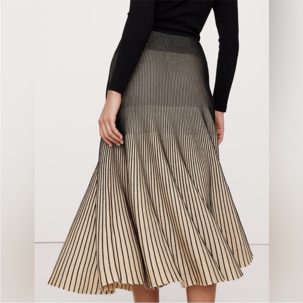 Off-Shoulder Black Top with Gradient Pleated Skirt Dress - Picture 3 of 3
